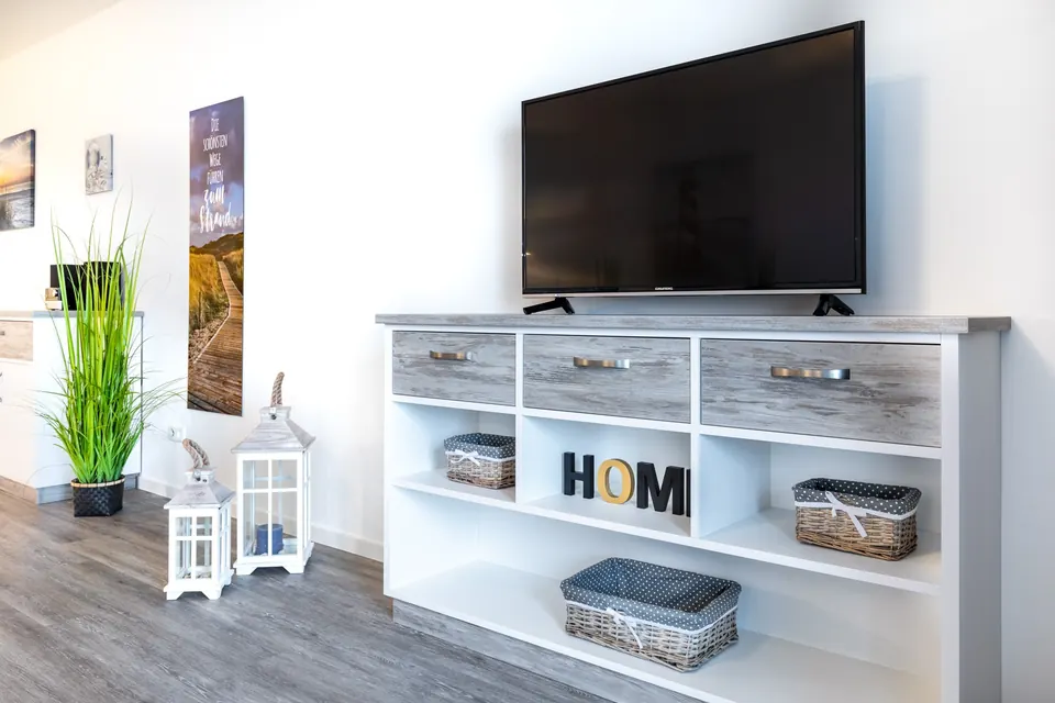 Sideboard mit Fernseher im Wohnzimmer